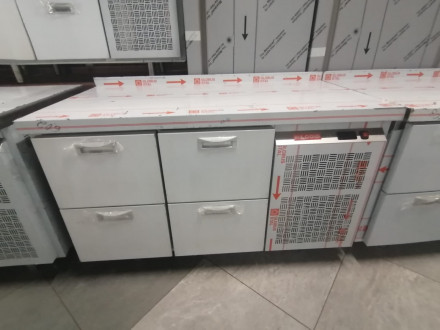 Стол холодильный HICOLD SN 22/TN с бортом