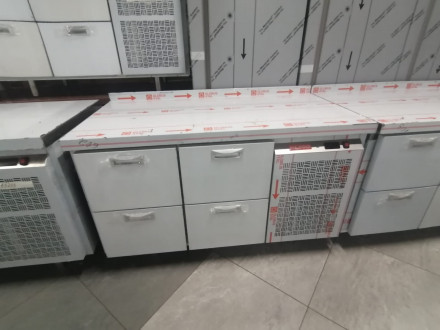 Стол холодильный HICOLD SN 22/TN с бортом